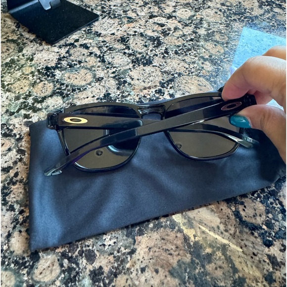 Oakley Manorburn - Picture 8 of 9